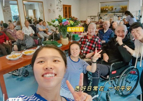 巧手慧心创欢乐 幸福花开庆重阳    ——怡康园老年公寓开展重阳节欢乐主题活动