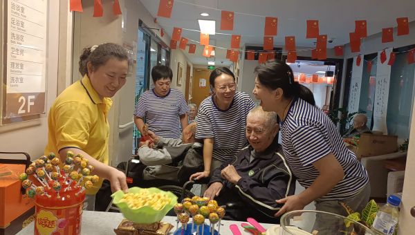 国庆汇聚爱国情 牵手团圆度中秋  ——怡康园老年公寓举办中秋国庆联欢活动