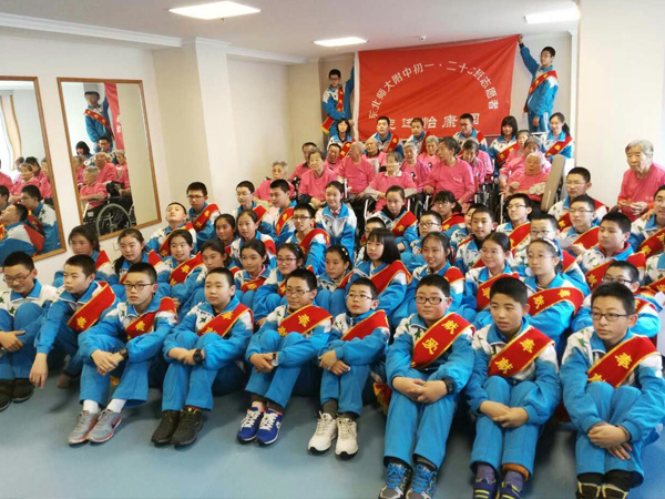 东北师大附中慰问老人