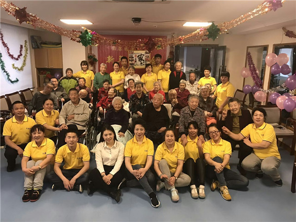 金猴献瑞辞旧岁，雄鸡高唱迎新春——记怡康园老年公寓  “凝心远航 再创辉煌”新年联欢会