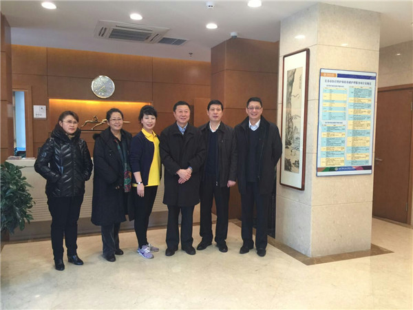 政法委书记参观