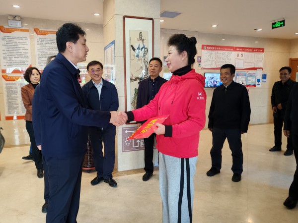 情系桑榆慰晚情 爱暖重阳银龄欢——梁仁哲副省长等一行赴怡康园走访慰问