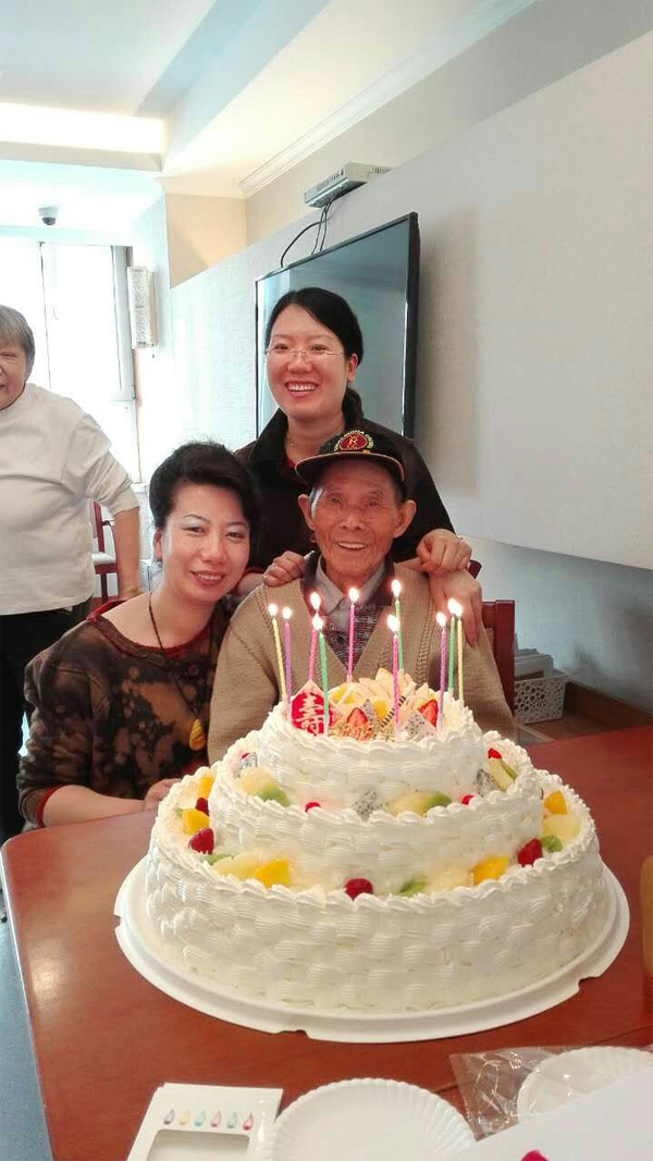 百岁老人的生日Party