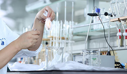 高水平的科研平台
拥有国家认定企业技术中心、校企共建联合实验室；与西南科技大学等高等院校和科研院所建有良好的项目合作、人才培养关系；硬件设施实力雄厚，配备各类试验、检测设备20余台，种类和规格齐全，完全满足科研创新需要