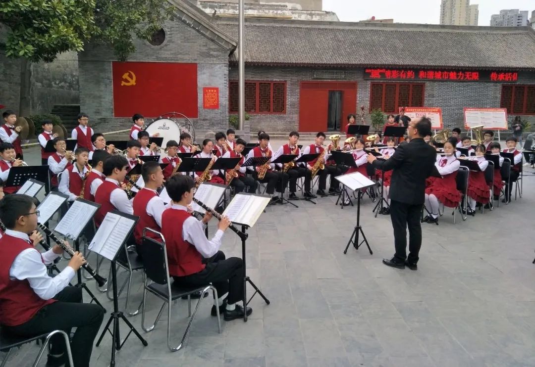 追寻红色记忆 奏响红色乐章——乐团学生赴洛八办演出参观