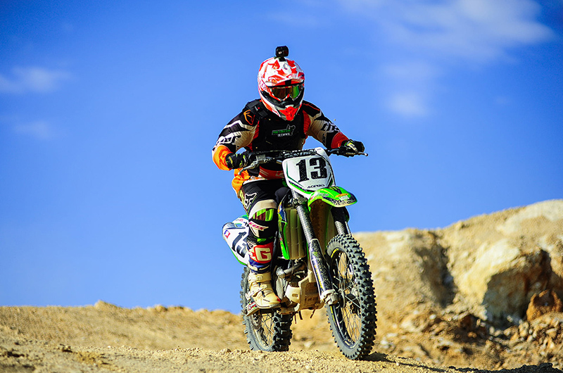 In China, young men began to buy small cars are no longer favorable, they fell in love with motorcycles. Especially