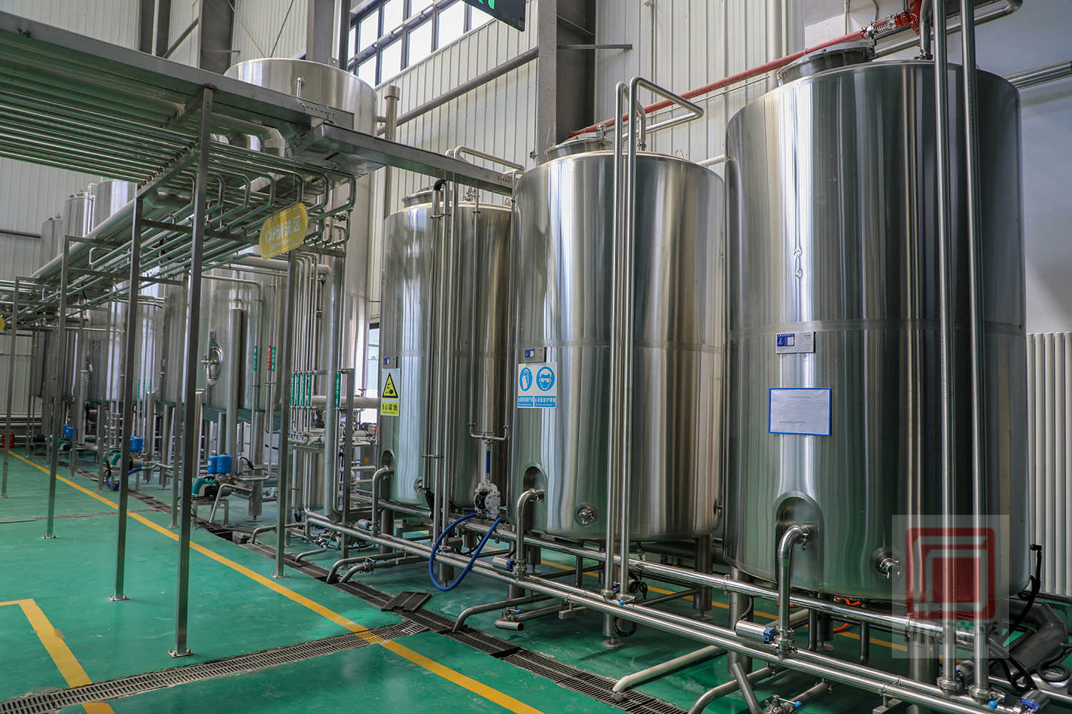 我市首家精酿啤酒厂正式投产