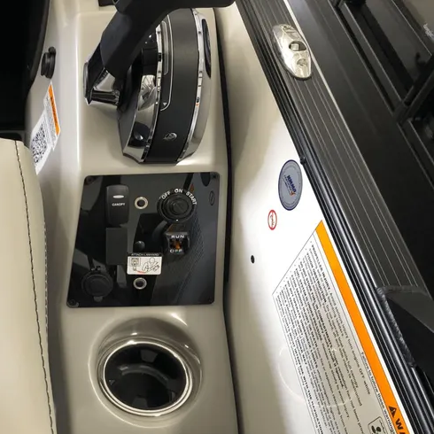 带夹子的快放销总成/铰链支座组件