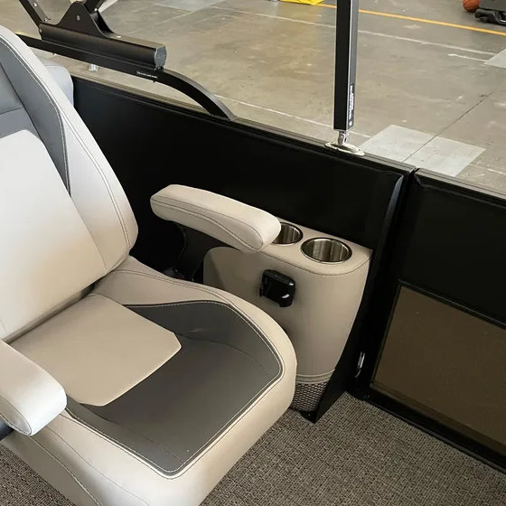 带夹子的快放销总成/铰链支座组件