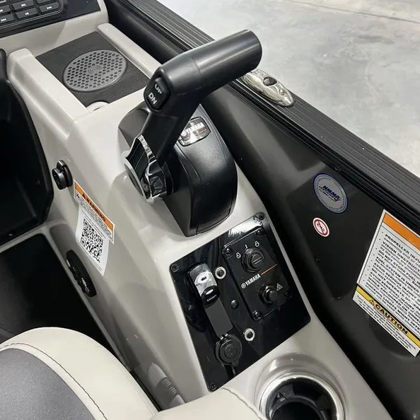 带夹子的快放销总成/铰链支座组件