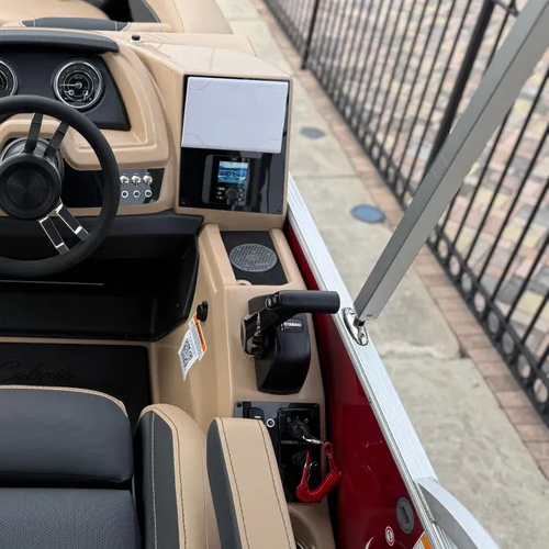 带夹子的快放销总成/铰链支座组件