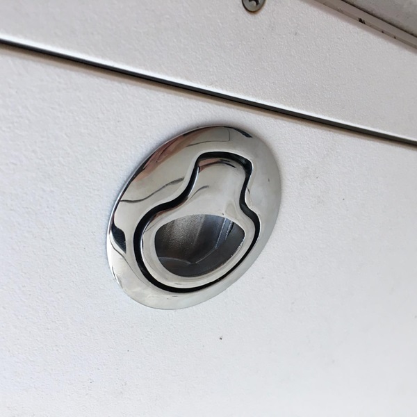 嵌入式薄型锁扣