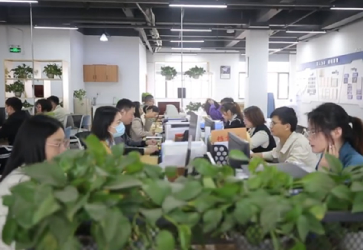 蓝海智控接受湖北广播电视台采访丨以科技融入万物，用“智”造灿烂未来