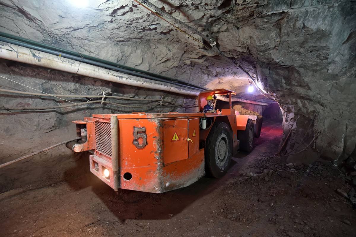 站在百米井下的“世界之巅”