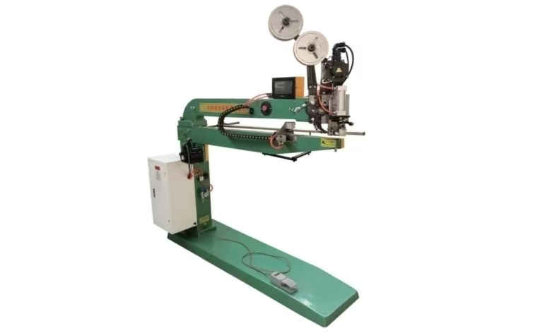 Double-servo carton stitcher