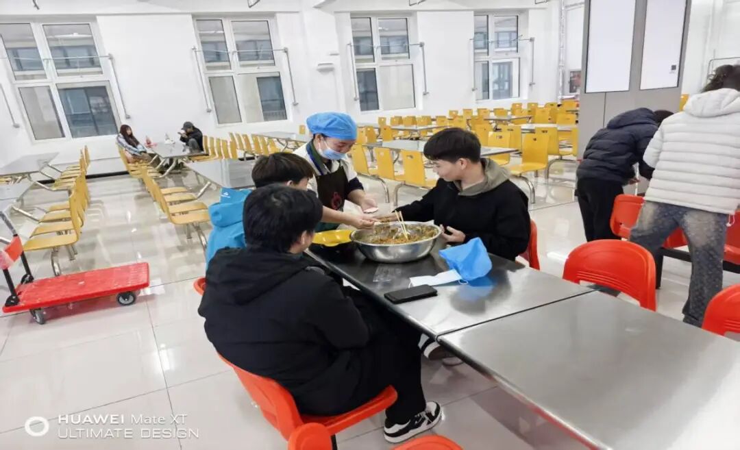 饺香暖立冬，青春聚食堂