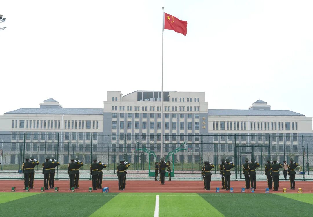 我校隆重召开2025级新生开学典礼暨军训动员大会！
