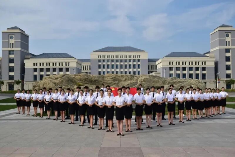 技暖双节，情系家国 | 航空管理学院空乘学子献礼祖国76周年华诞