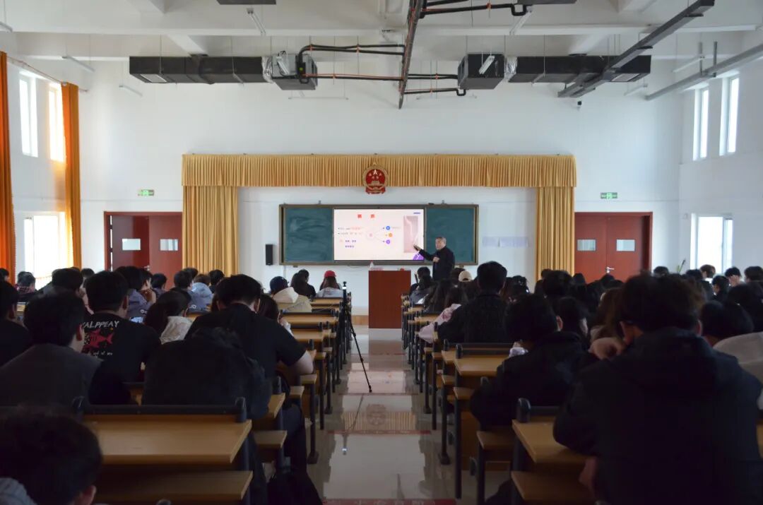 唐山工业技术大学就业处处长王赤炎莅临我校开展就业指导公开课