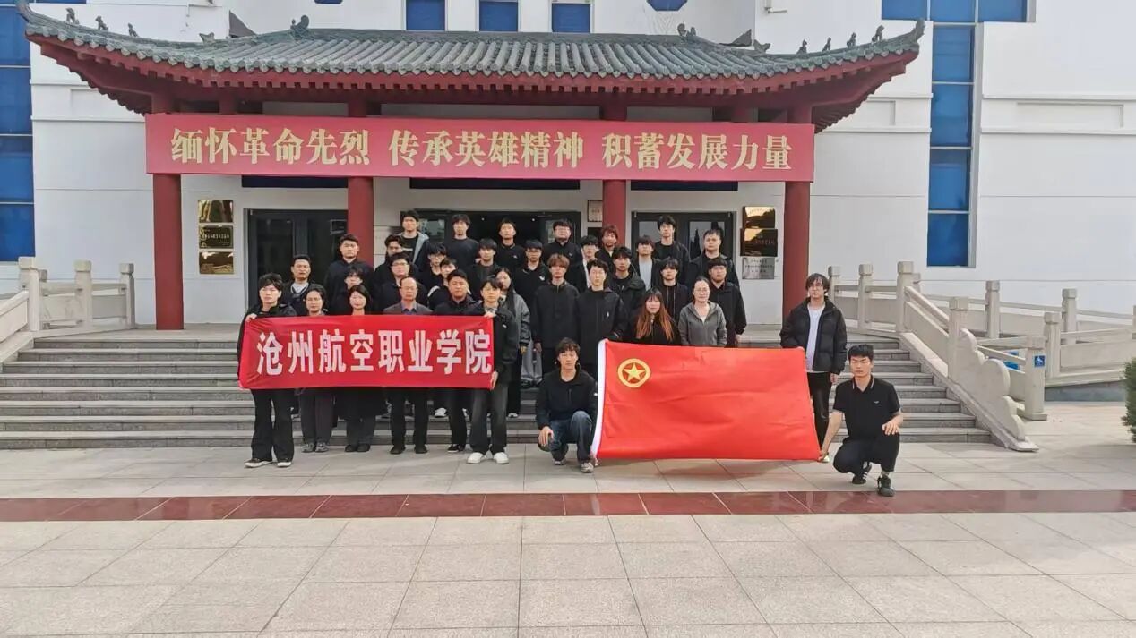 缅怀革命先烈 传承红色基因 —— 智能制造学院开展烈士陵园祭扫活动