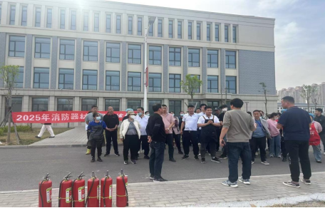 我校后勤管理处组织食堂及商业区员工开展消防安全培训演练