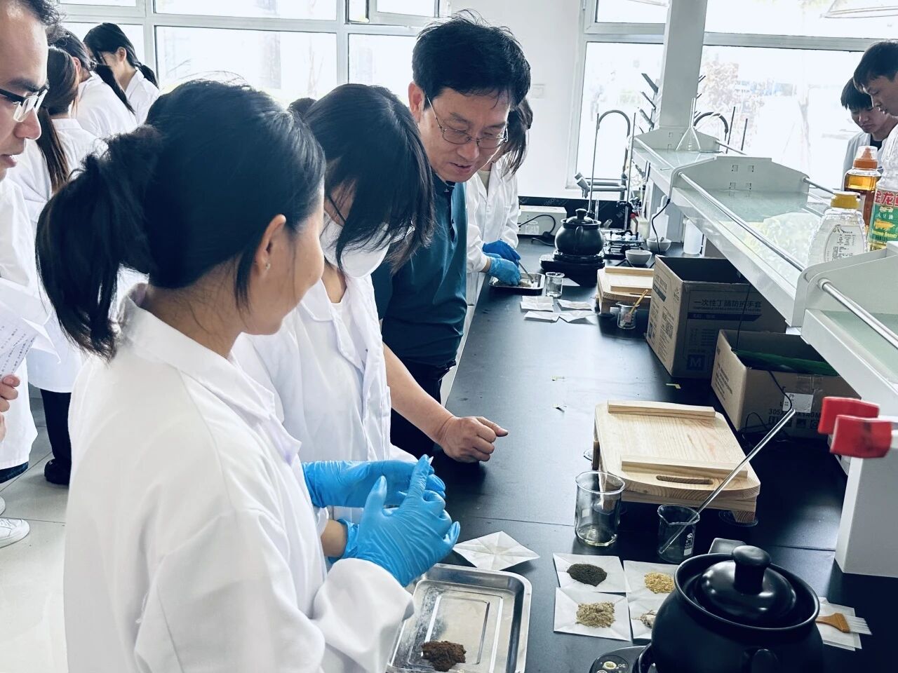 同台竞技精技艺 职教筑梦制药人——我校2026年药品生产大赛圆满落幕