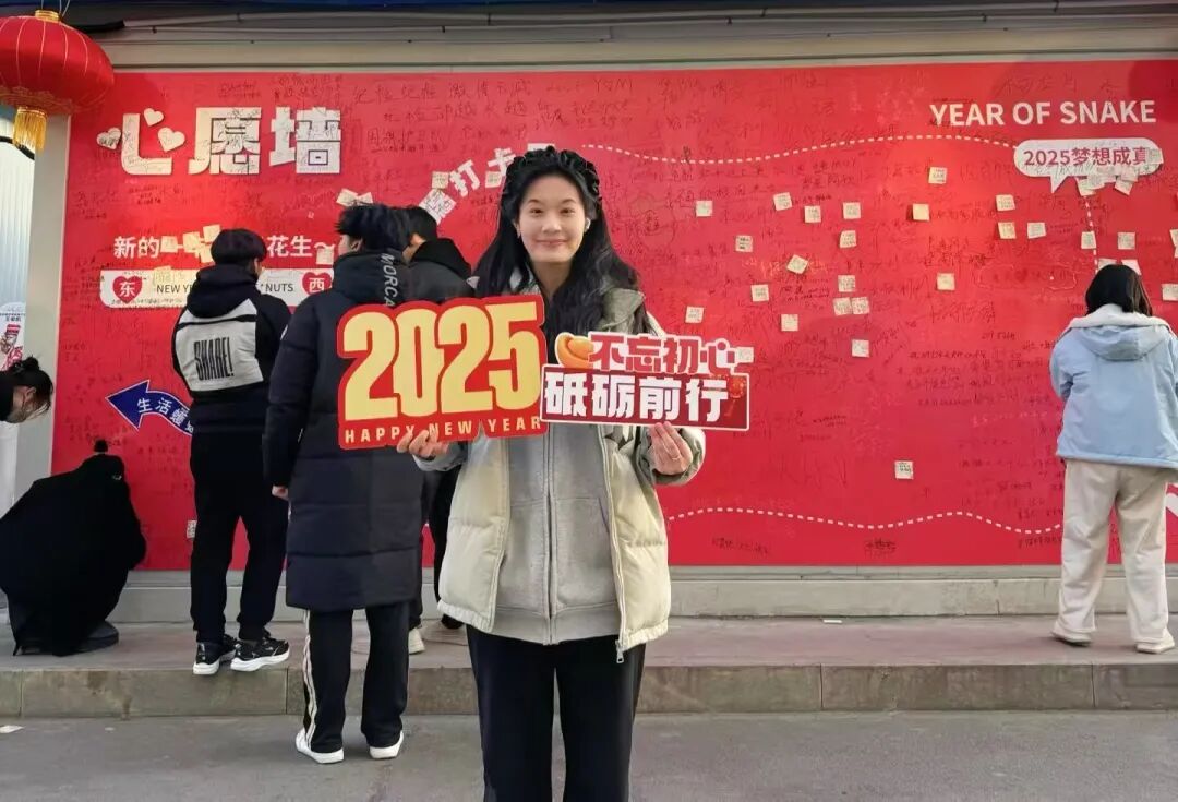 青春逐梦，新岁启元 —— 我校第一届元旦灯会启幕喜迎新年！
