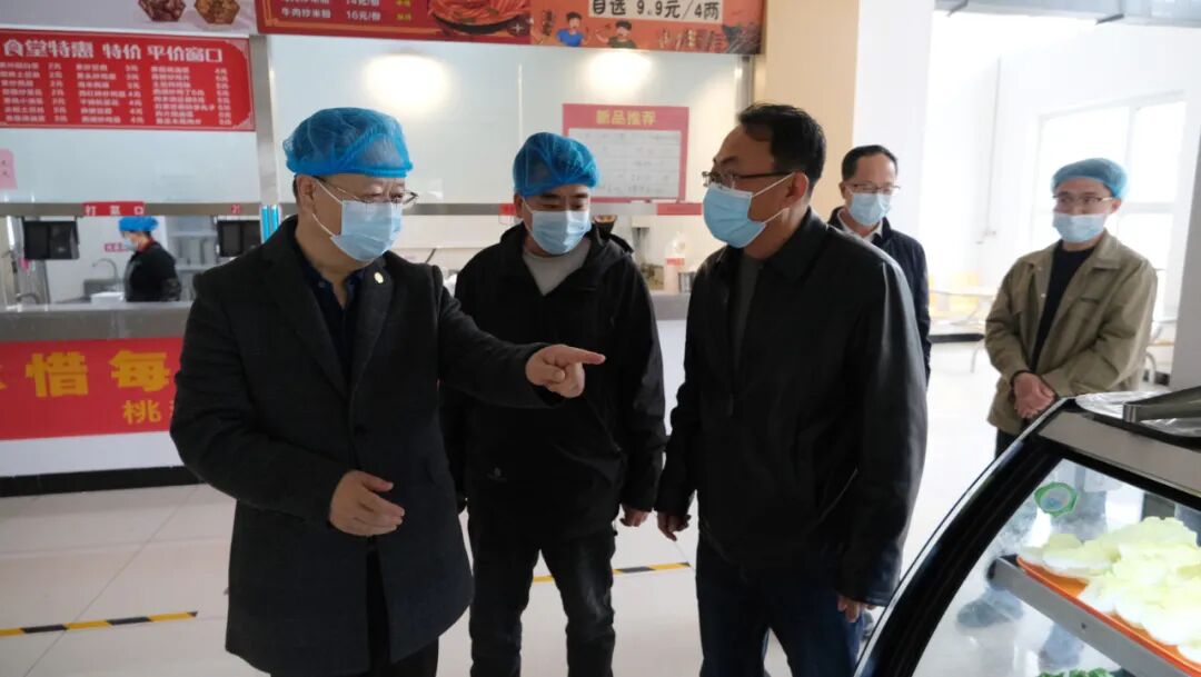 校领导带队开展校园安全巡查