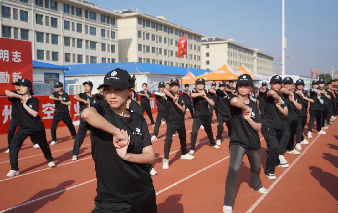 戎装淬青春，逐梦向蓝天 —— 26级新生军训侧记