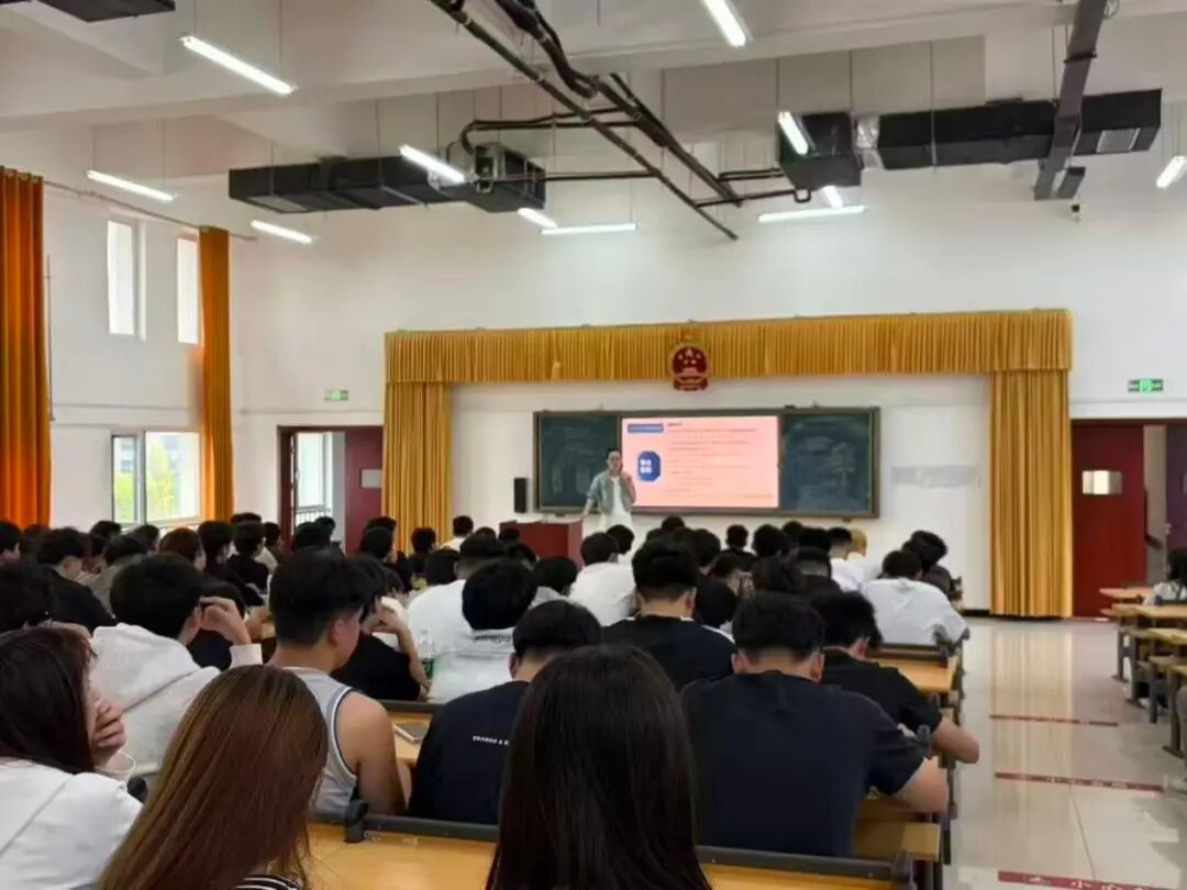 院部动态 | 人工智能学院2026级新生第一课顺利开讲