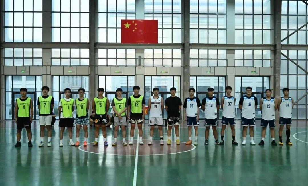 金秋逐梦，燃动赛场｜沧州航空职业学院新老生篮球联谊赛正式拉开帷幕！
