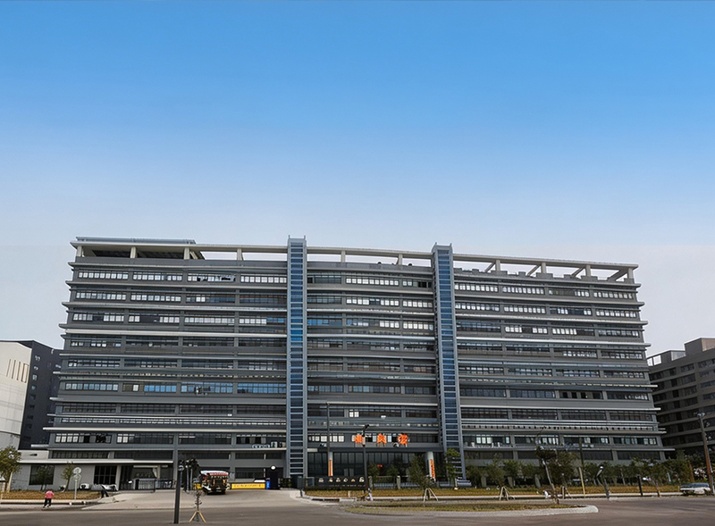 关于我们
深圳市兴佳祥电子有限公司自2006年成立以来，深耕电子线束制造领域，现已成为珠三角地区领先的电子线、彩排线及端子线加工定制源头厂家。公司构建了从电线押出到成品组装的完整产业链，并设立惠州分公司，配备100多台高端自动化生产设备，具备强大的规模化量产与交付能力。在技术实力与合规性方面，兴佳祥电子荣获国家高新技术企业及科技型中小企业双重认定，并全面通过ISO质量体系、UL认证及RoHS/REACH/NP等环保标准。凭借扎实的研发与品控，公司成功与鹏元晟等行业标杆企业建立战略合作，累计为珠三角周边1000多家制造工厂提供深度配套服务，产品品质广受业界认可。针对线束行业普遍存在的&ldquo;非标定制难、打样周期长、现货匹配慢&rdquo;等痛点，兴佳祥电子打造了极具竞争力的柔性供应链体系。我们提供多品种小批量定制与免费打样服务，精准解决研发测试阶段的连接难题；同时，常规产品保持大量现货库存，大幅缩短采购周期。未来，兴佳祥电子将持续以&ldquo;极速响应、品质护航&rdquo;为核心差异化优势，致力于成为您最可靠的电子连接解决方案首选合作伙伴。