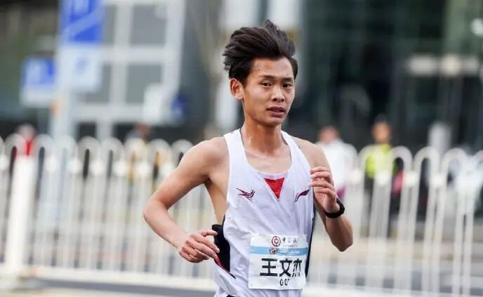 历史第一人！济宁小伙王文杰手握半马+万米两项全国纪录