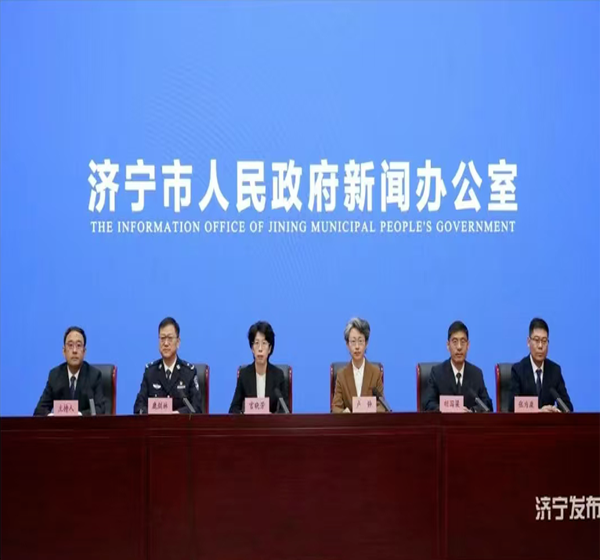 济宁银行·2026济宁马拉松新闻发布会全解析！参赛服、奖牌、奖杯抢先看～