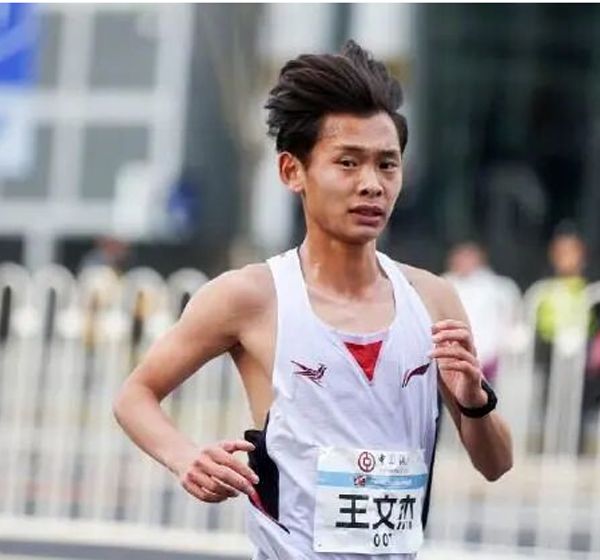 历史第一人！济宁小伙王文杰手握半马+万米两项全国纪录
