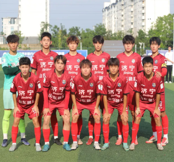 20号封明昊任意球破门！济宁港航队1:1战平德州文增古贝春队