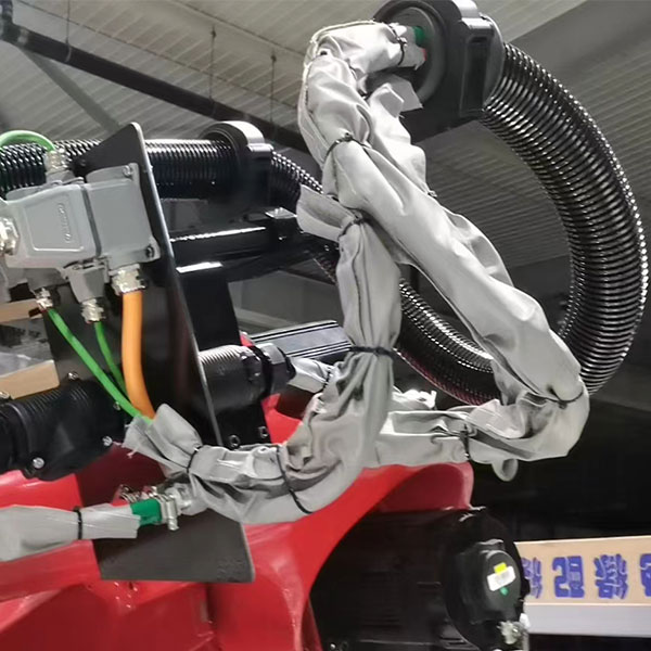 FANUC R2000iC/210F 伺服点焊机器人管线包