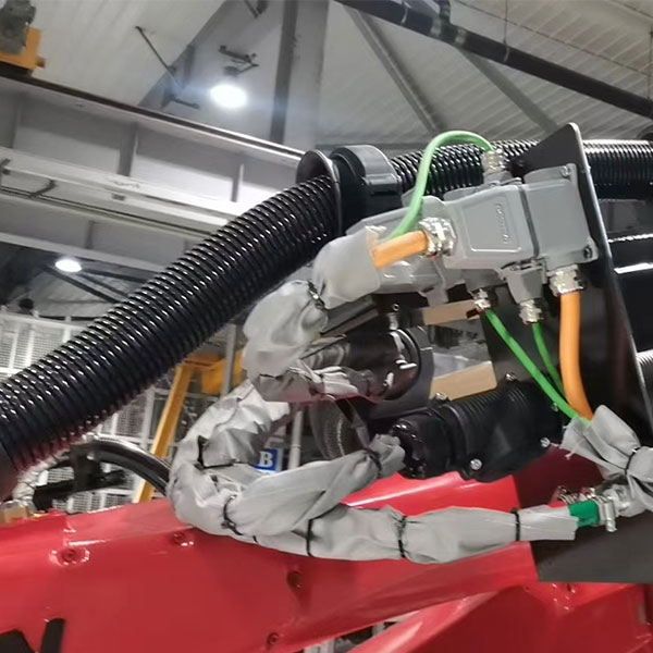 FANUC R2000iC/210F 伺服点焊机器人管线包