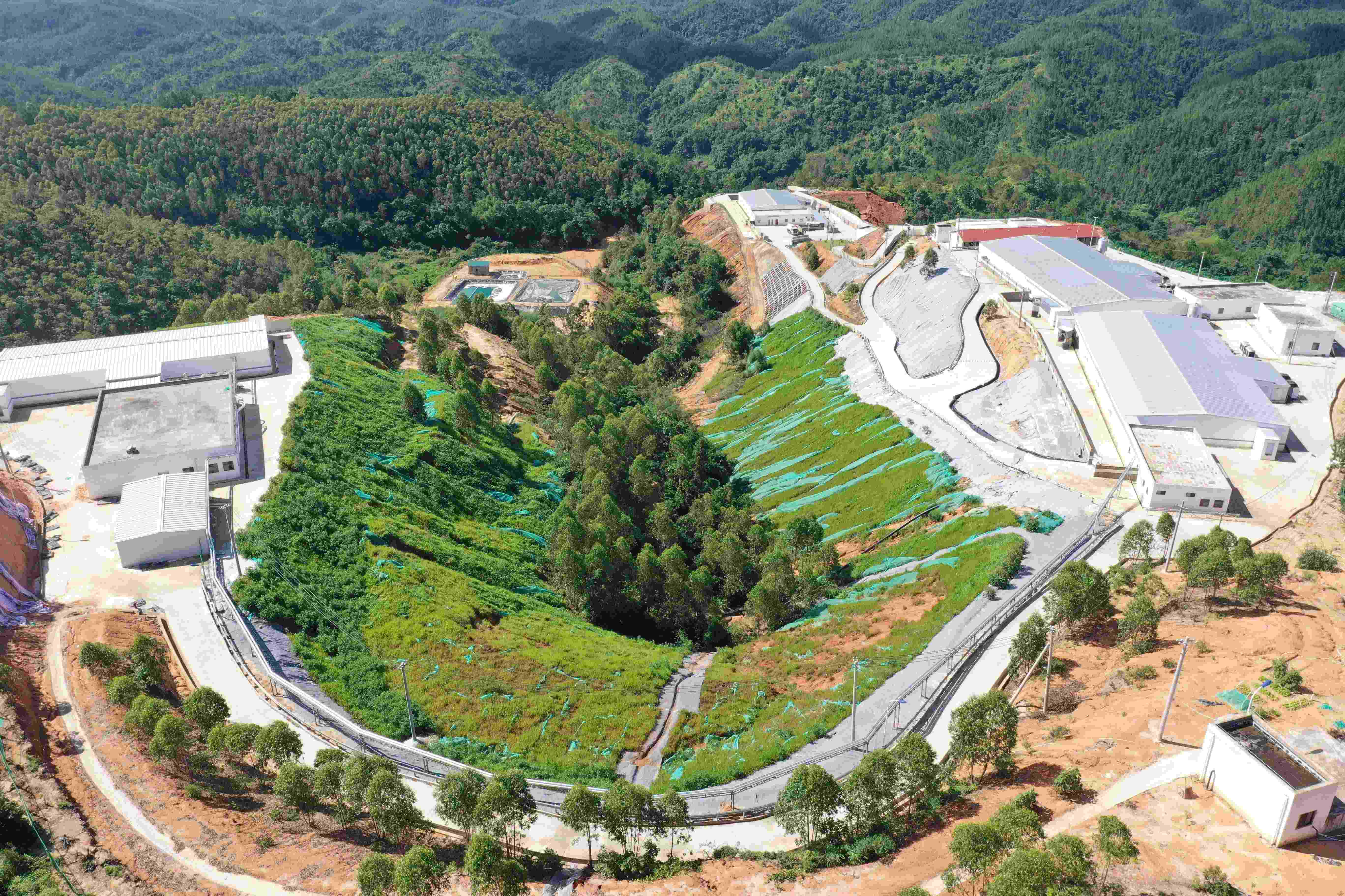 正大康地兴宁600头公猪站正式投产