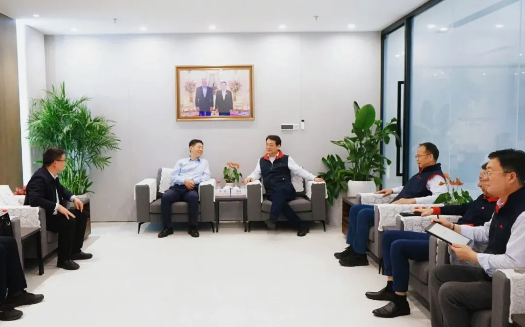 荣昌区委常委、荣昌高新区党工委书记李皓莅临正大康地集团总部交流指导