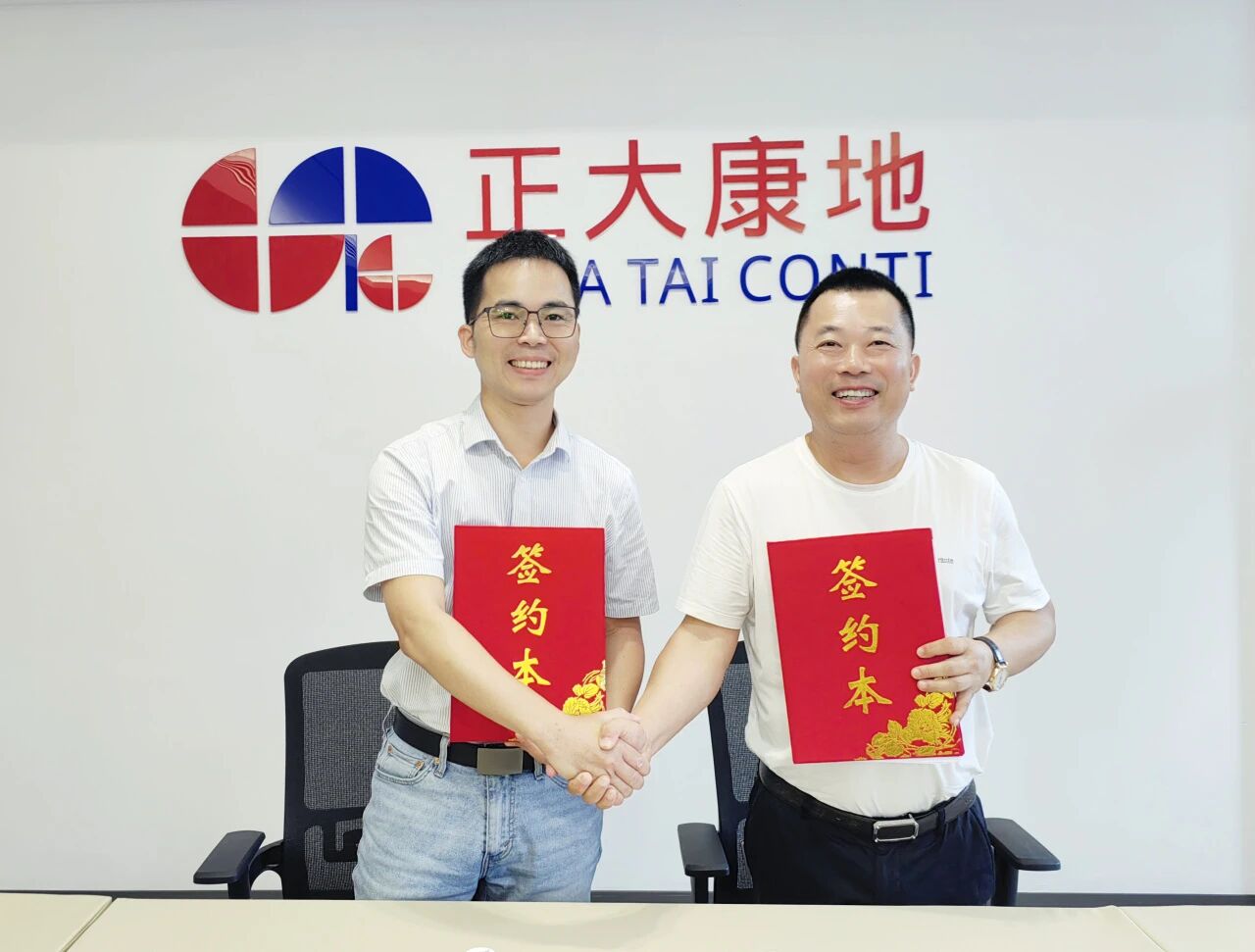 正大康地与眉山鑫远养殖签订战略合作协议，推进种料协同创新合作模式