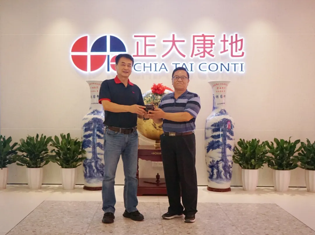 中国饲料工业协会常务副会长兼秘书长王宗礼一行莅临正大康地指导交流