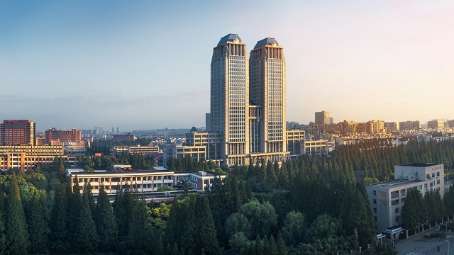 复旦大学携手华为部署全光园区网络，开启“互联网+智慧教育”的探索