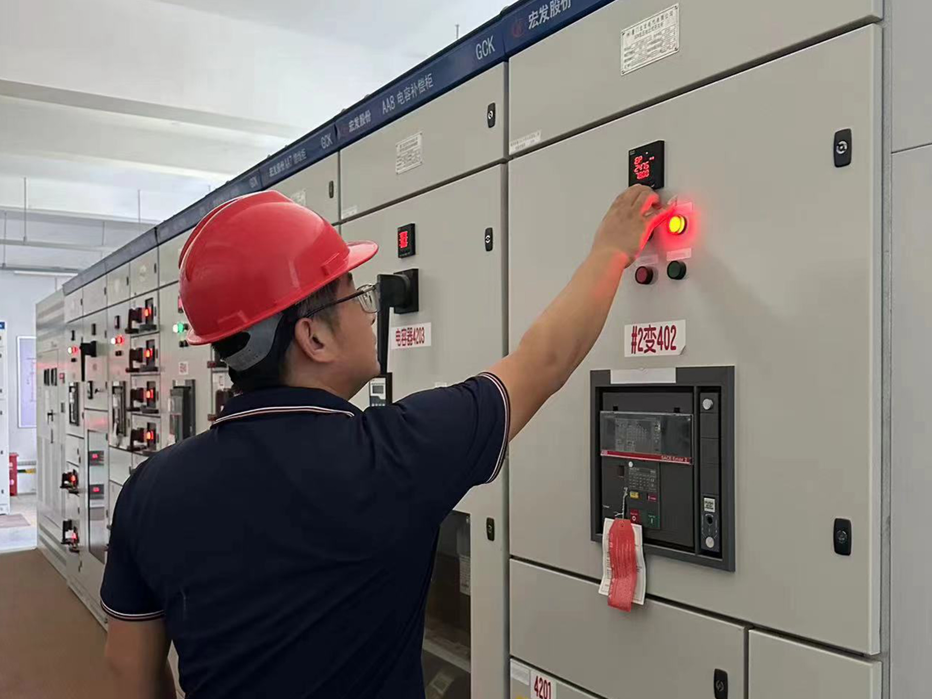 不畏酷暑，守护校园：越乐物业夏季高温防台