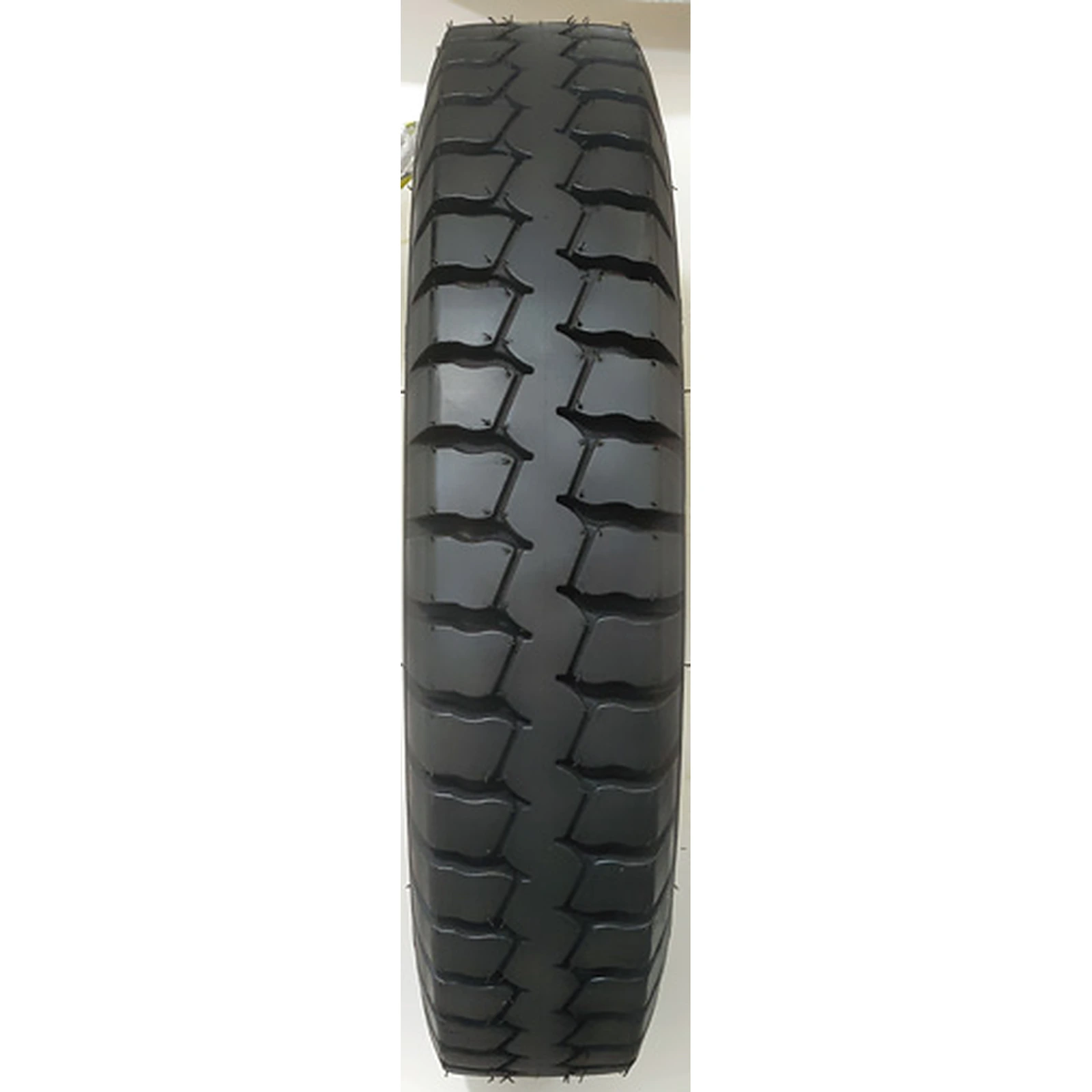 VM17 Motorcycle Tire
