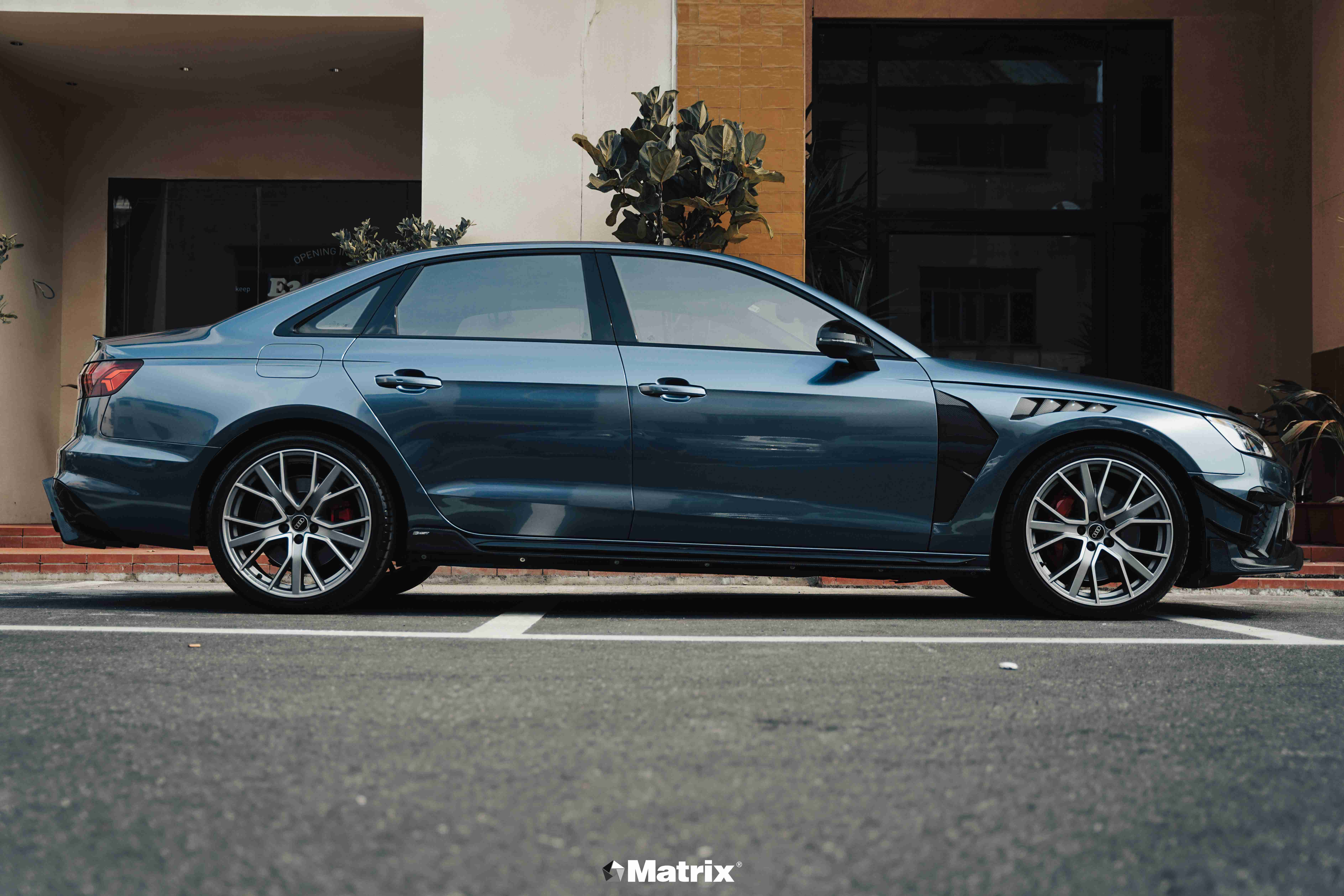 MY329 M-拜伦湾蓝 PET Metallic Byron Blue 奥迪 S4